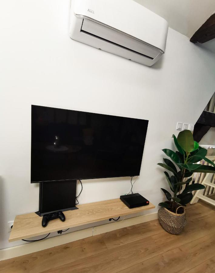 Loft Atypique Au Calme Avec Cour Privative Apartment Bourges Ngoại thất bức ảnh