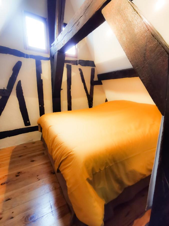 Loft Atypique Au Calme Avec Cour Privative Apartment Bourges Ngoại thất bức ảnh