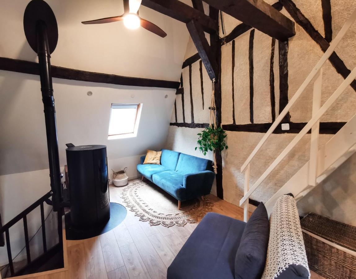 Loft Atypique Au Calme Avec Cour Privative Apartment Bourges Ngoại thất bức ảnh